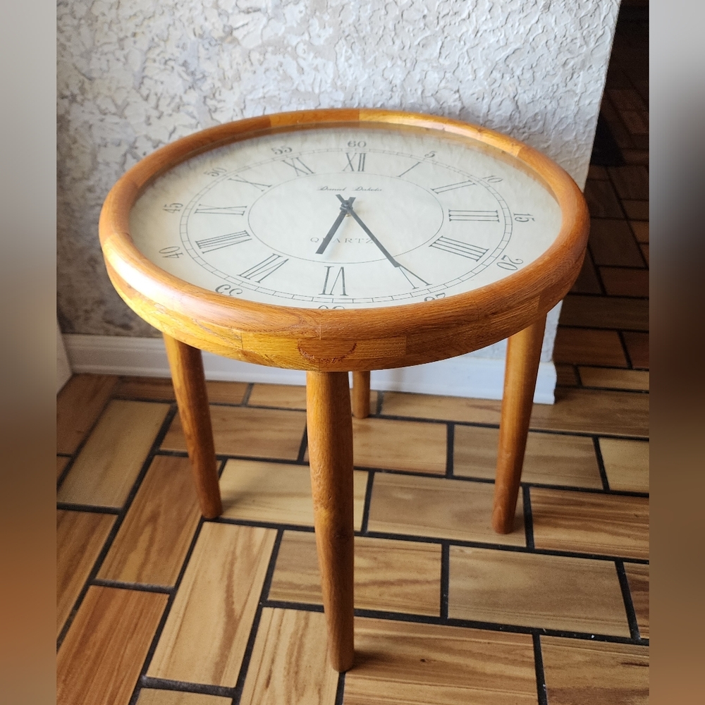 Daniel Dakota Clock Table